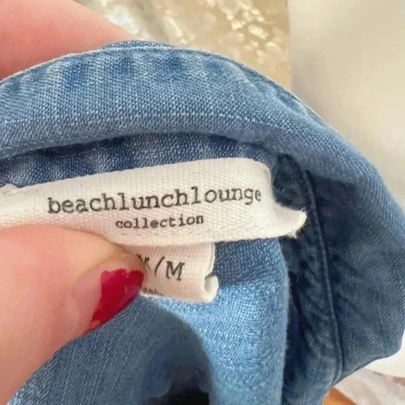 Beach Lunch Lounge Chambray Denim Short Sleeved Blouse Size M - Picture 4 of 5